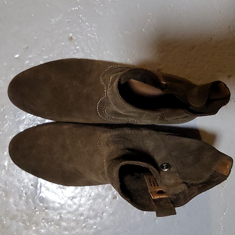 Army green Fry & co. shortie booties